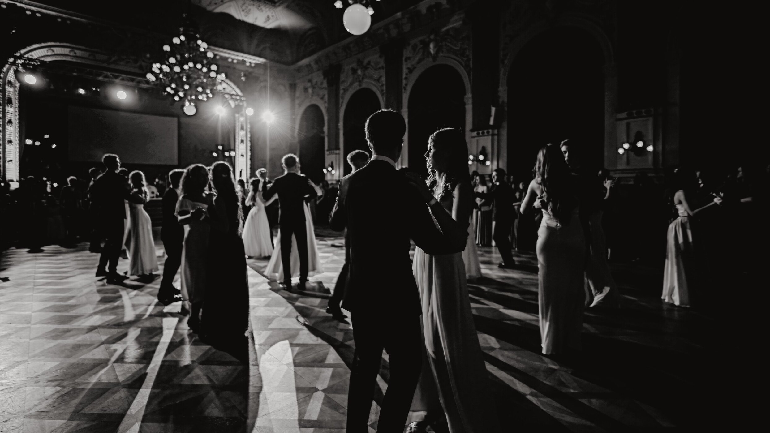 Eventfotografie - Tanzfläche bei einem Maturaball im Festsaal
